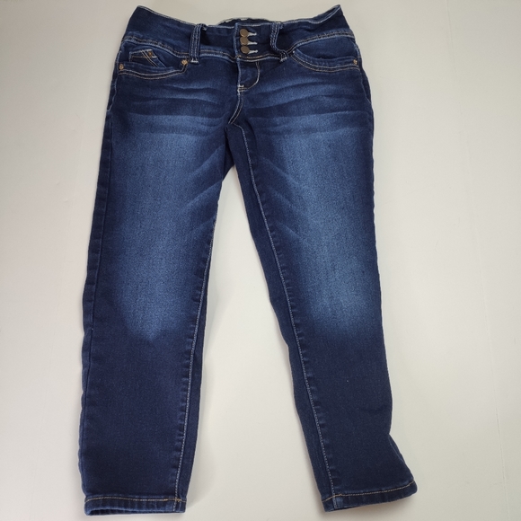 YMI Pants - YMI WannaBettaButt Juniors Size 9 3 Button Capri